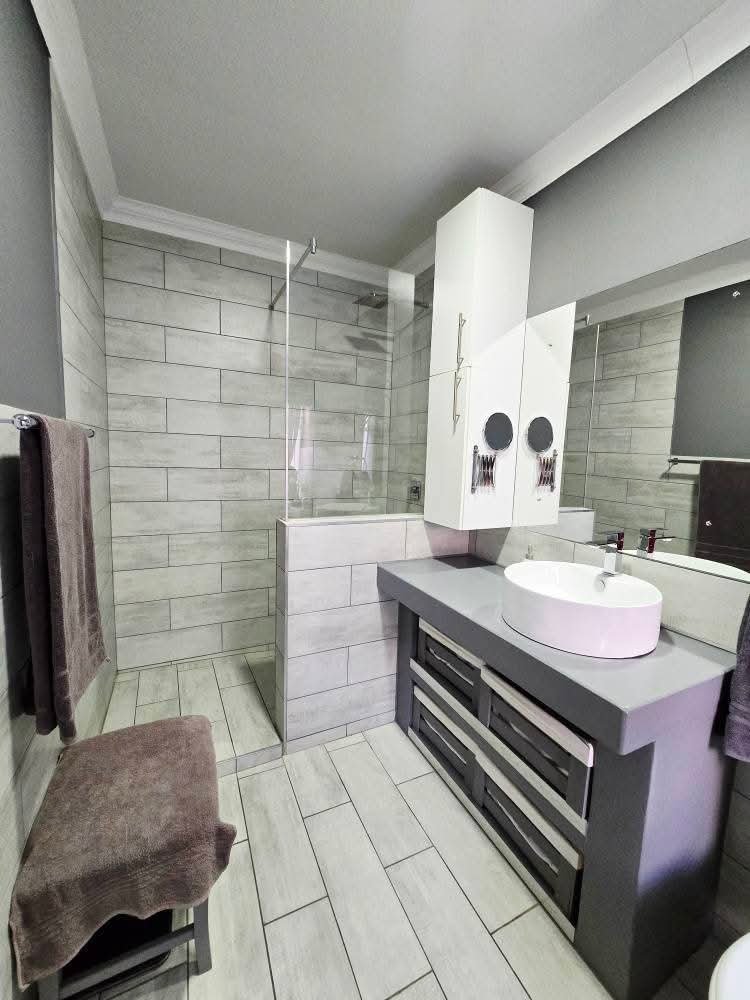 5 Bedroom Property for Sale in Irene Park North West